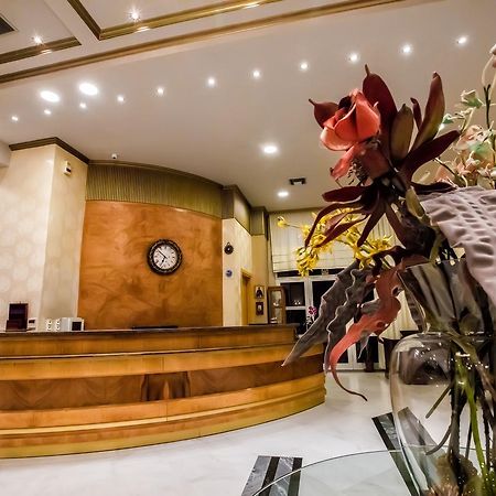 Kouros Hotel Dráma エクステリア 写真