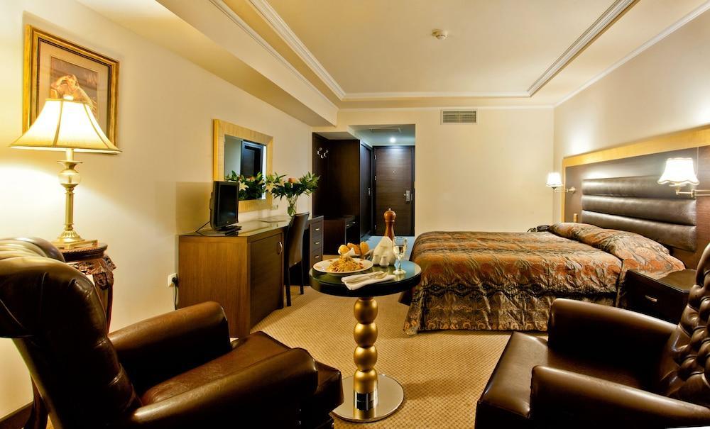 Kouros Hotel Dráma エクステリア 写真