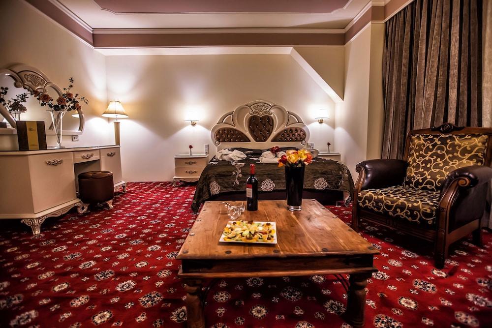 Kouros Hotel Dráma エクステリア 写真