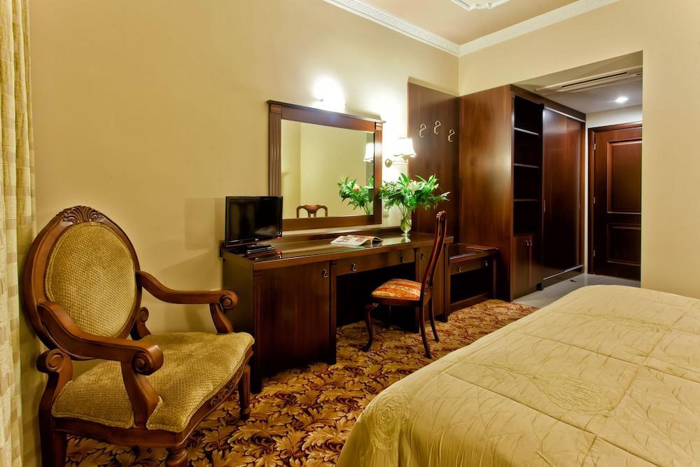 Kouros Hotel Dráma エクステリア 写真