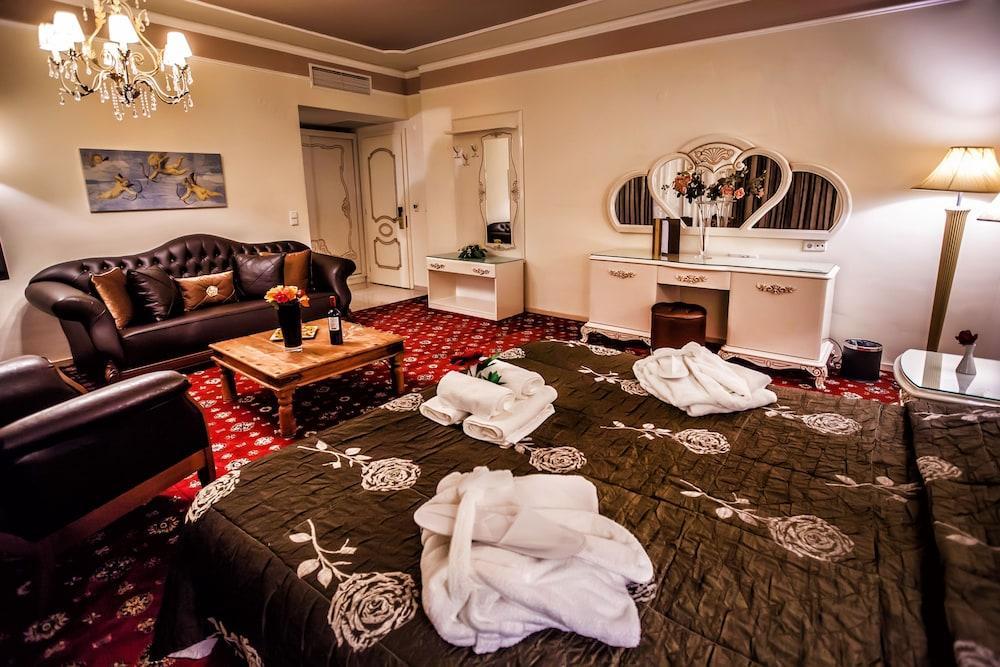 Kouros Hotel Dráma エクステリア 写真