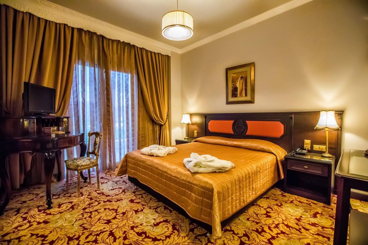Kouros Hotel Dráma エクステリア 写真