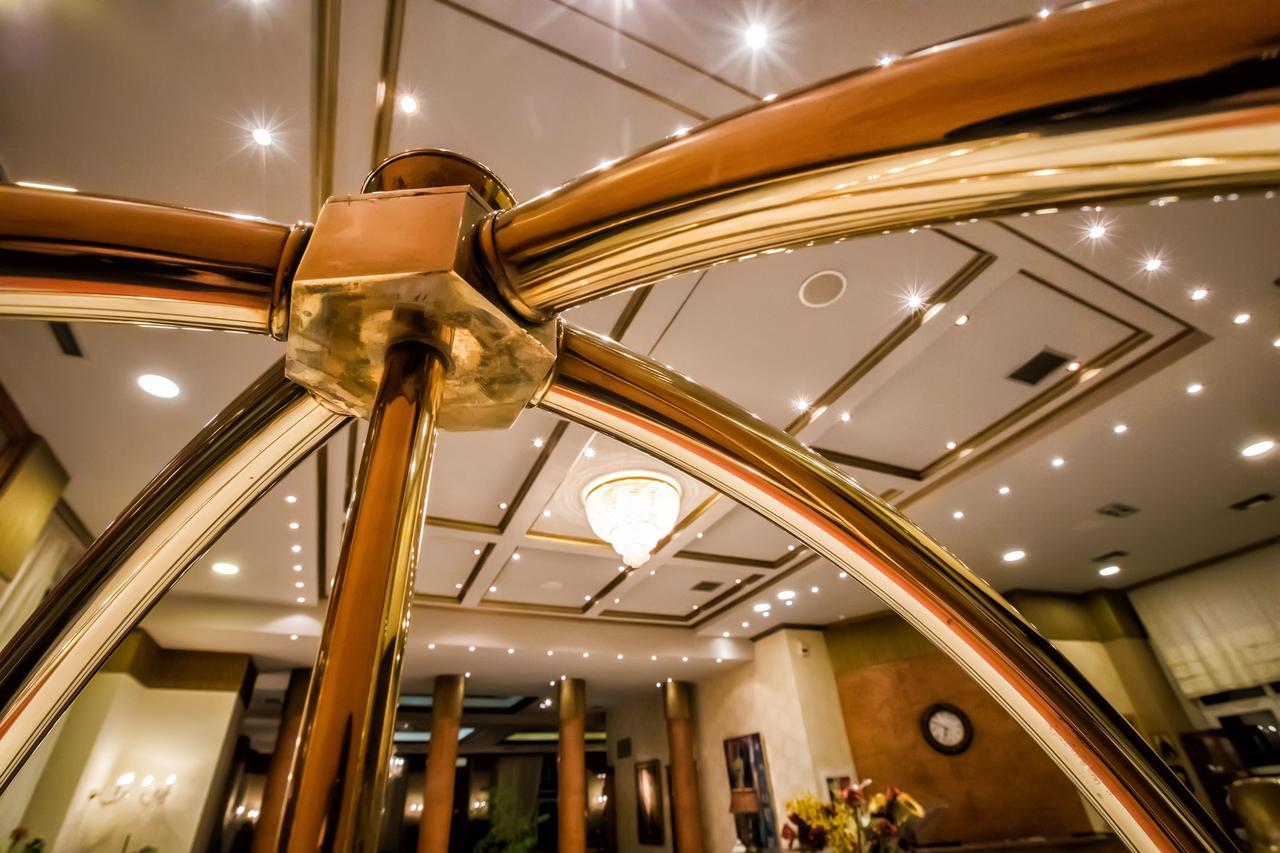 Kouros Hotel Dráma エクステリア 写真