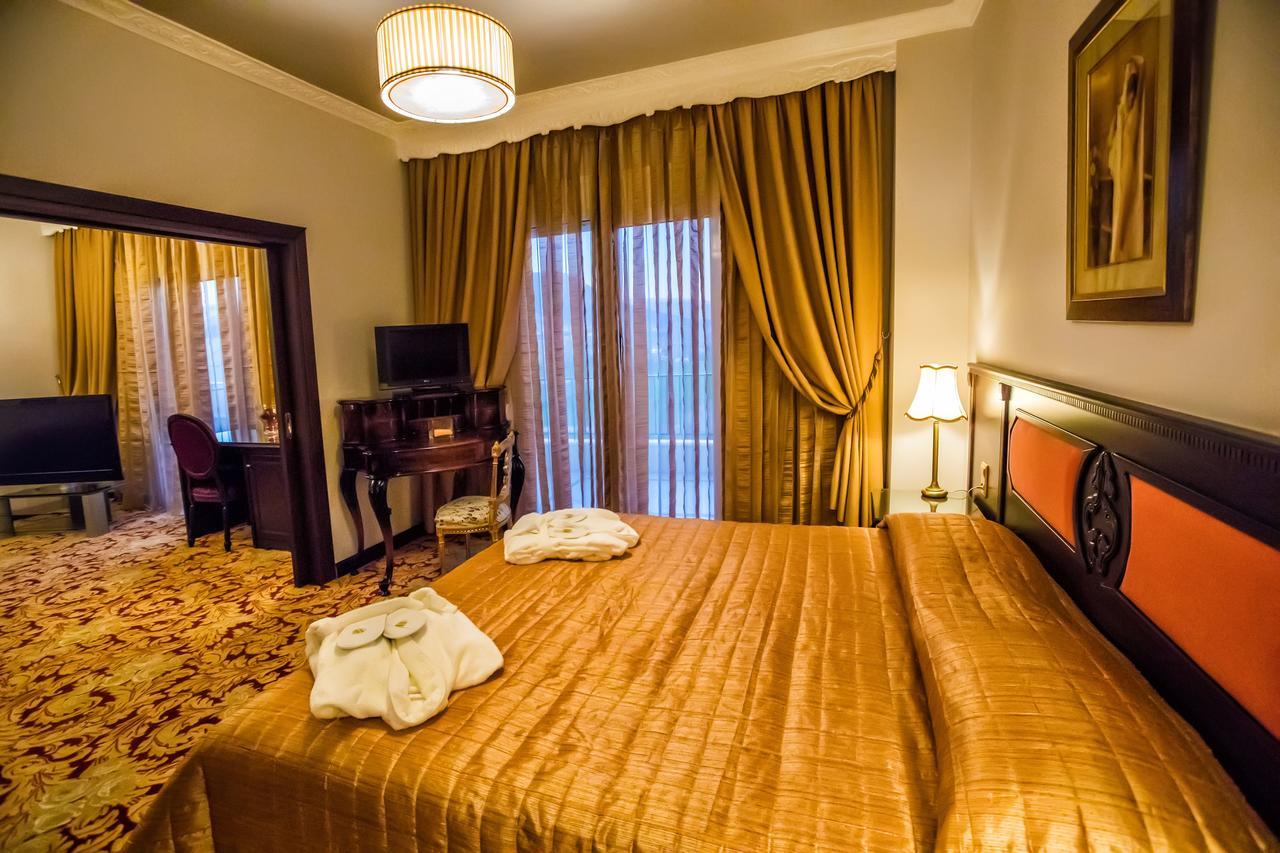 Kouros Hotel Dráma エクステリア 写真