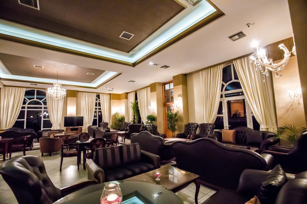Kouros Hotel Dráma エクステリア 写真