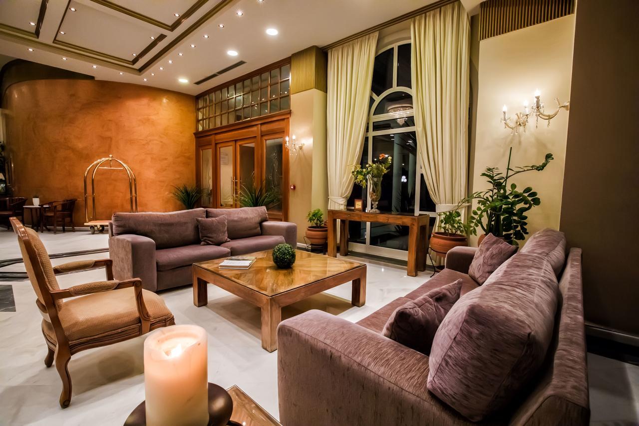 Kouros Hotel Dráma エクステリア 写真