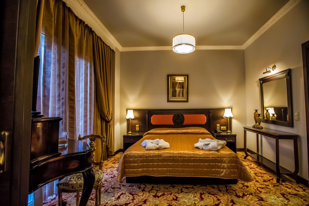 Kouros Hotel Dráma エクステリア 写真