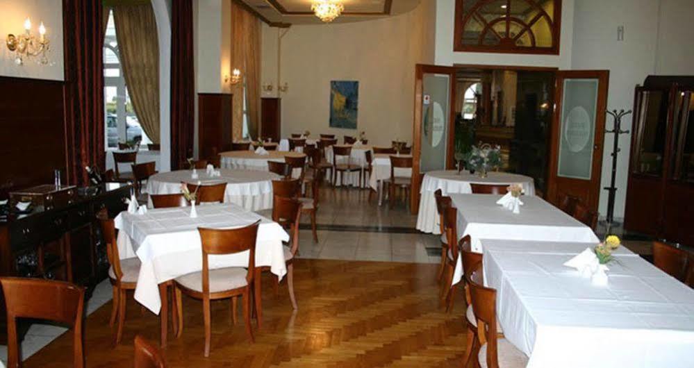 Kouros Hotel Dráma レストラン 写真